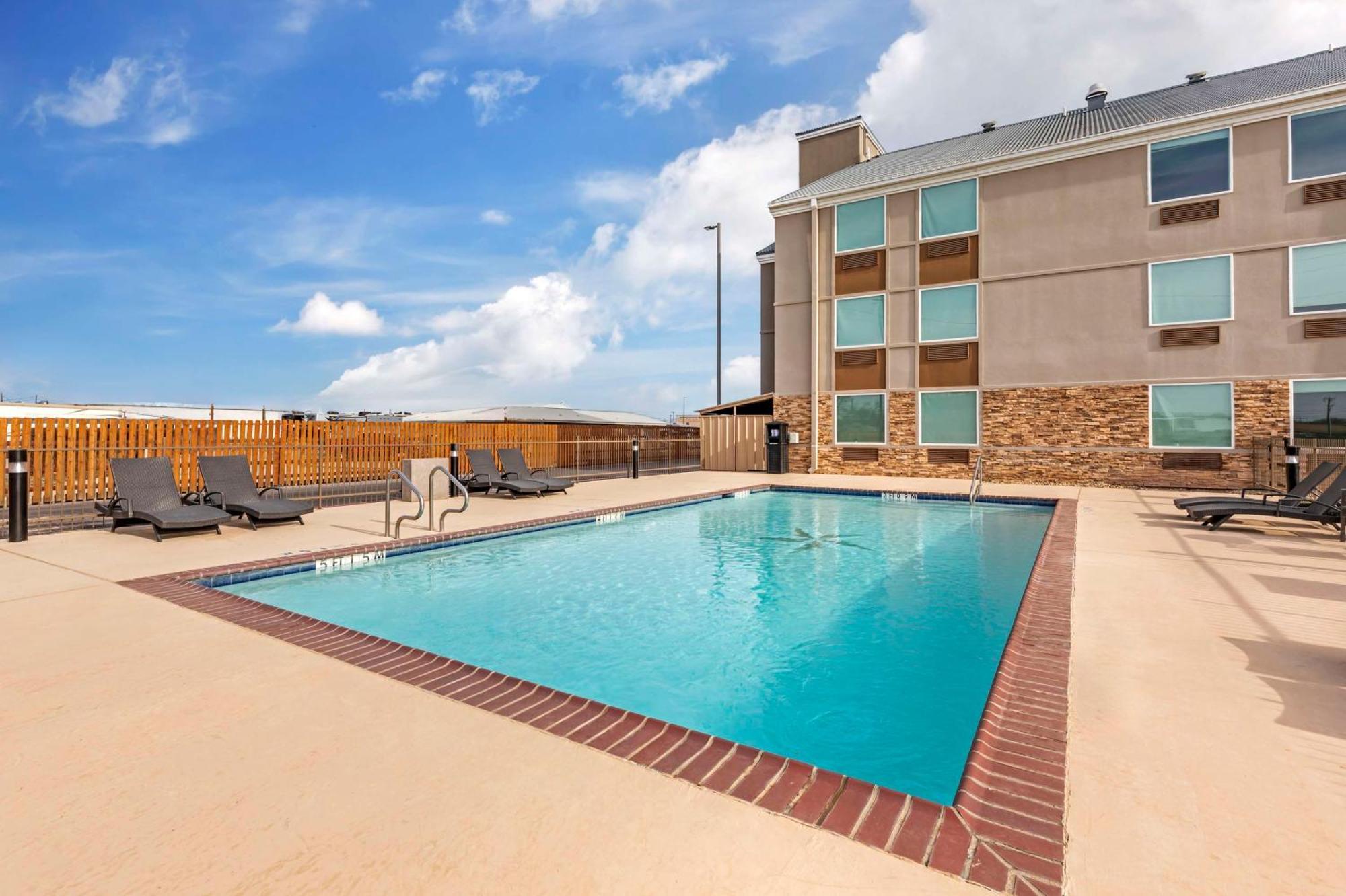 Best Western Plus Riata Браунвуд Экстерьер фото