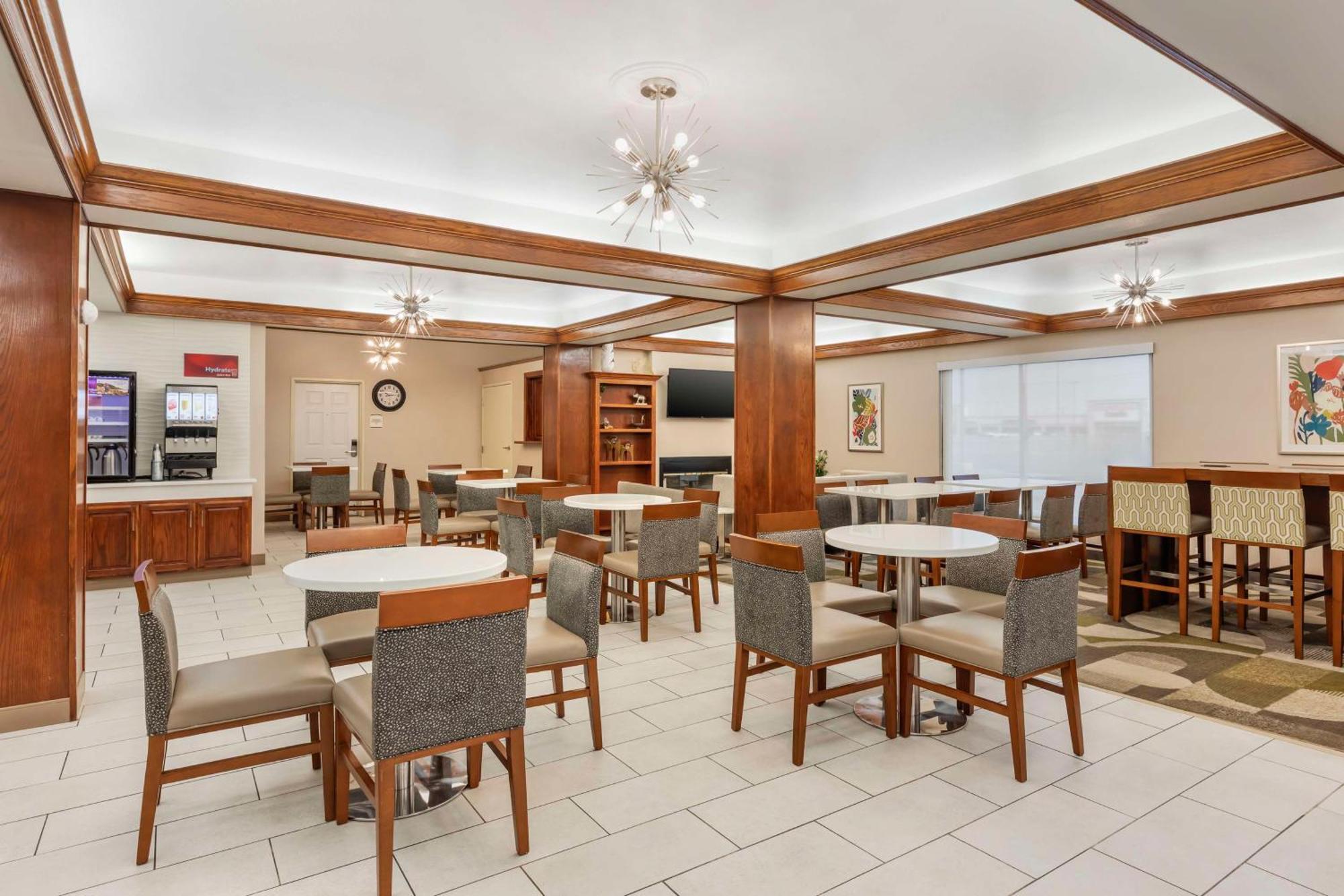 Best Western Plus Riata Браунвуд Экстерьер фото