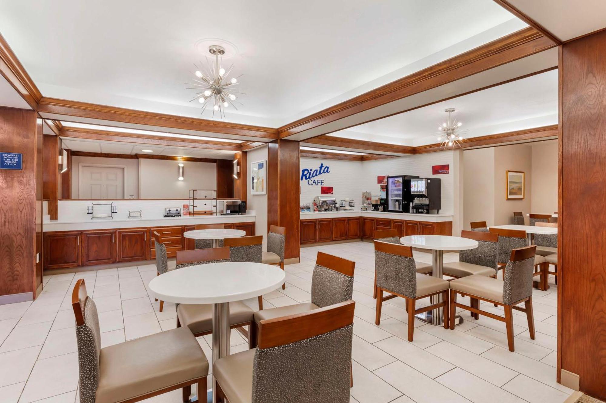 Best Western Plus Riata Браунвуд Экстерьер фото